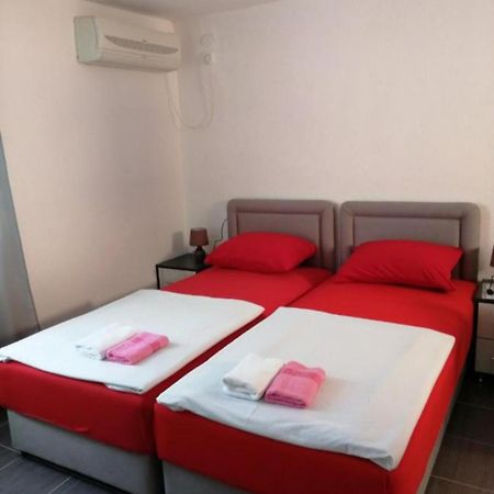 Sara Apartments Budva Zimmer foto