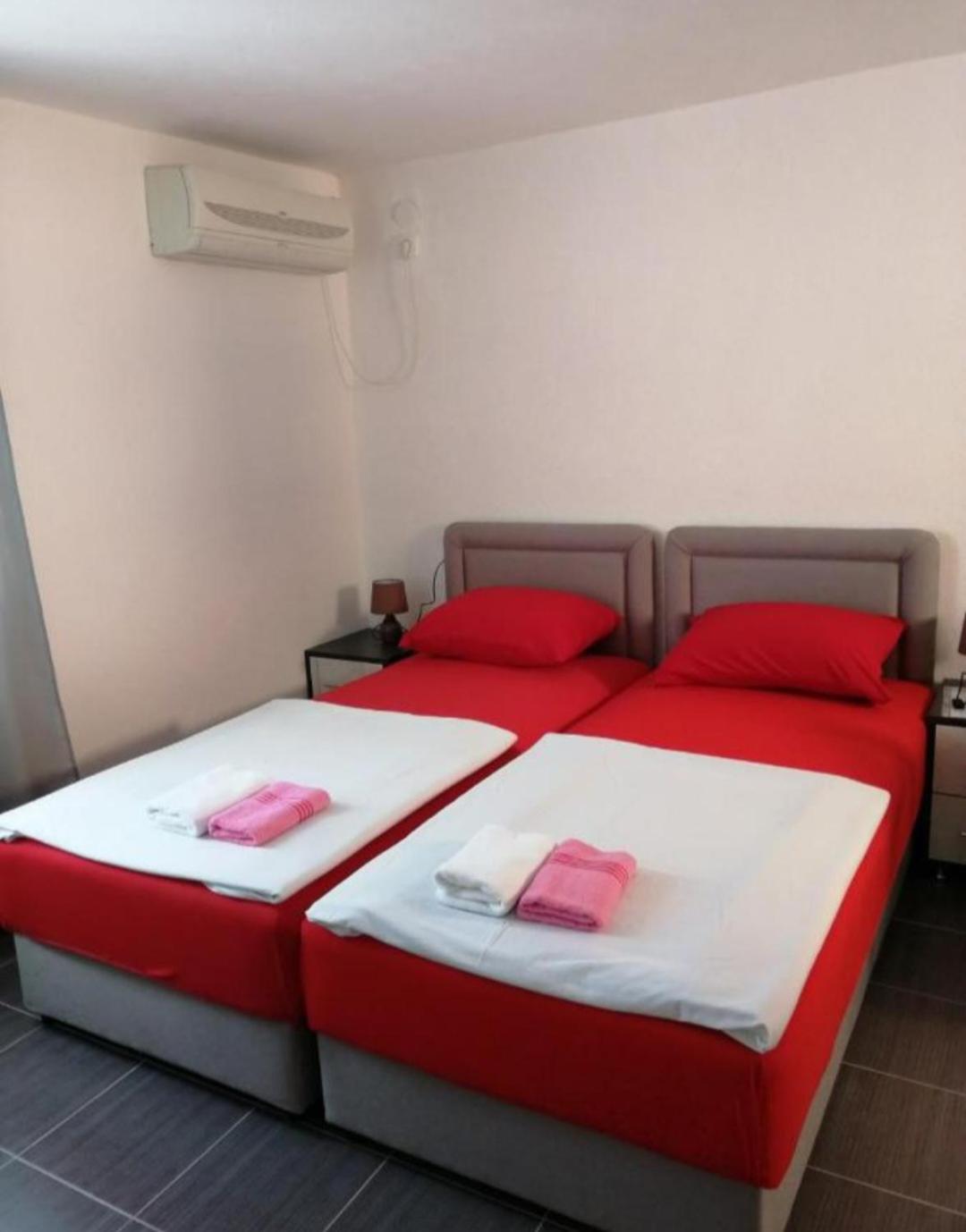 Sara Apartments Budva Zimmer foto